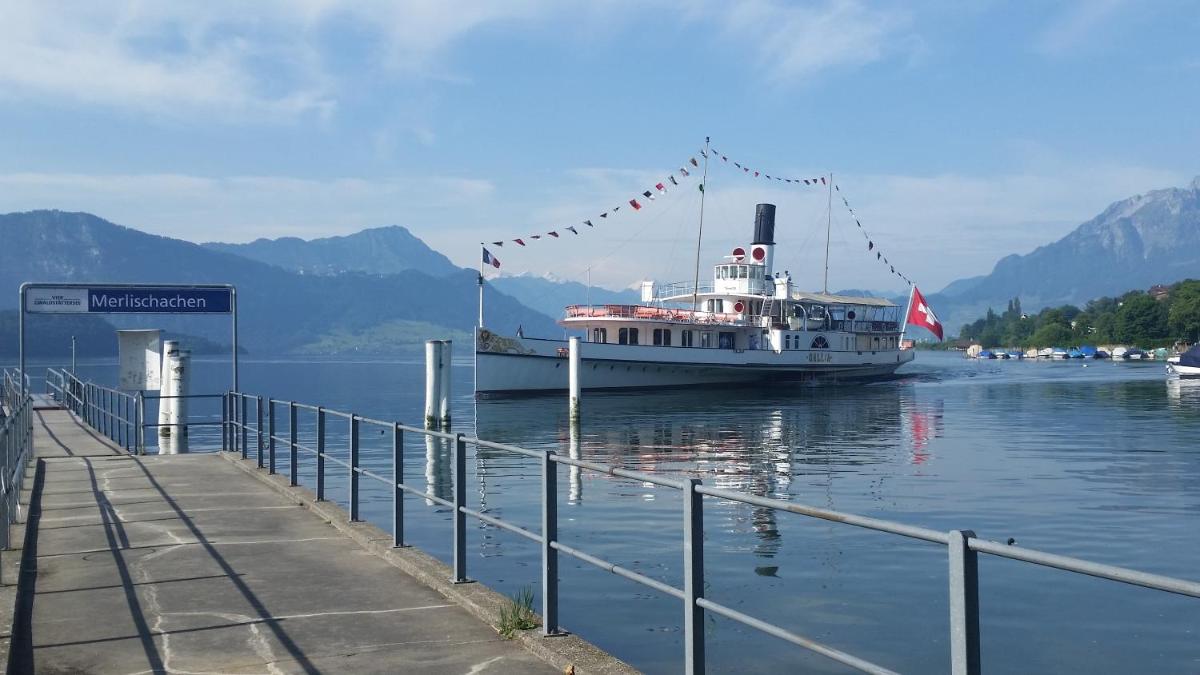 Swiss-Chalet Merlischachen - Romantik Schloss-Hotel am See