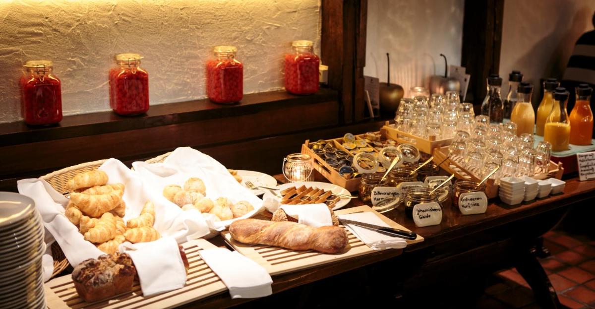 Swiss-Chalet Merlischachen - Romantik Schloss-Hotel am See