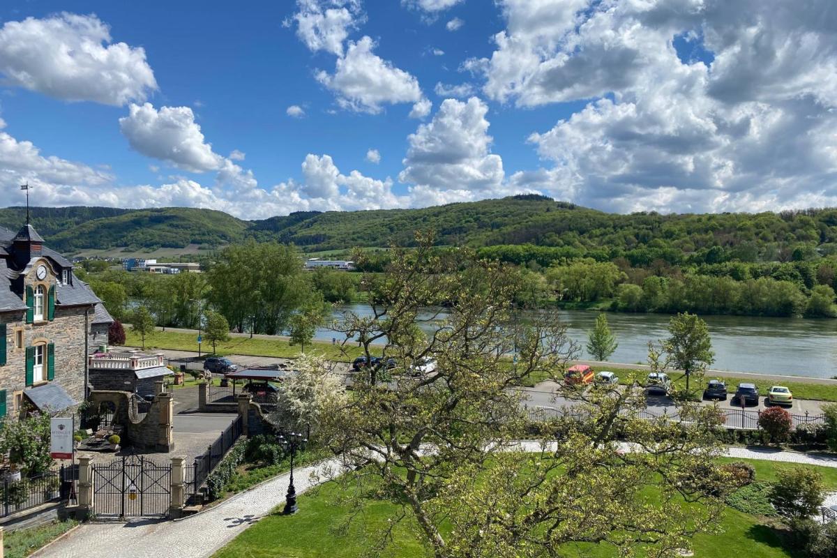 Schloss Lieser, Autograph Collection