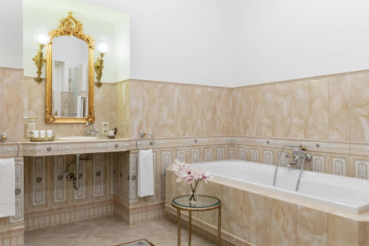 Schloss Lieser, Autograph Collection