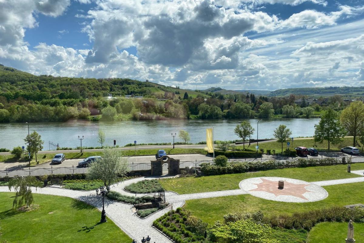 Schloss Lieser, Autograph Collection