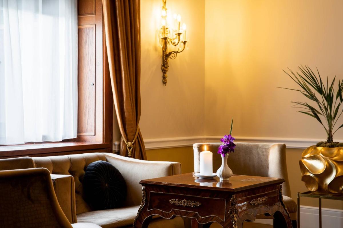 Schloss Lieser, Autograph Collection