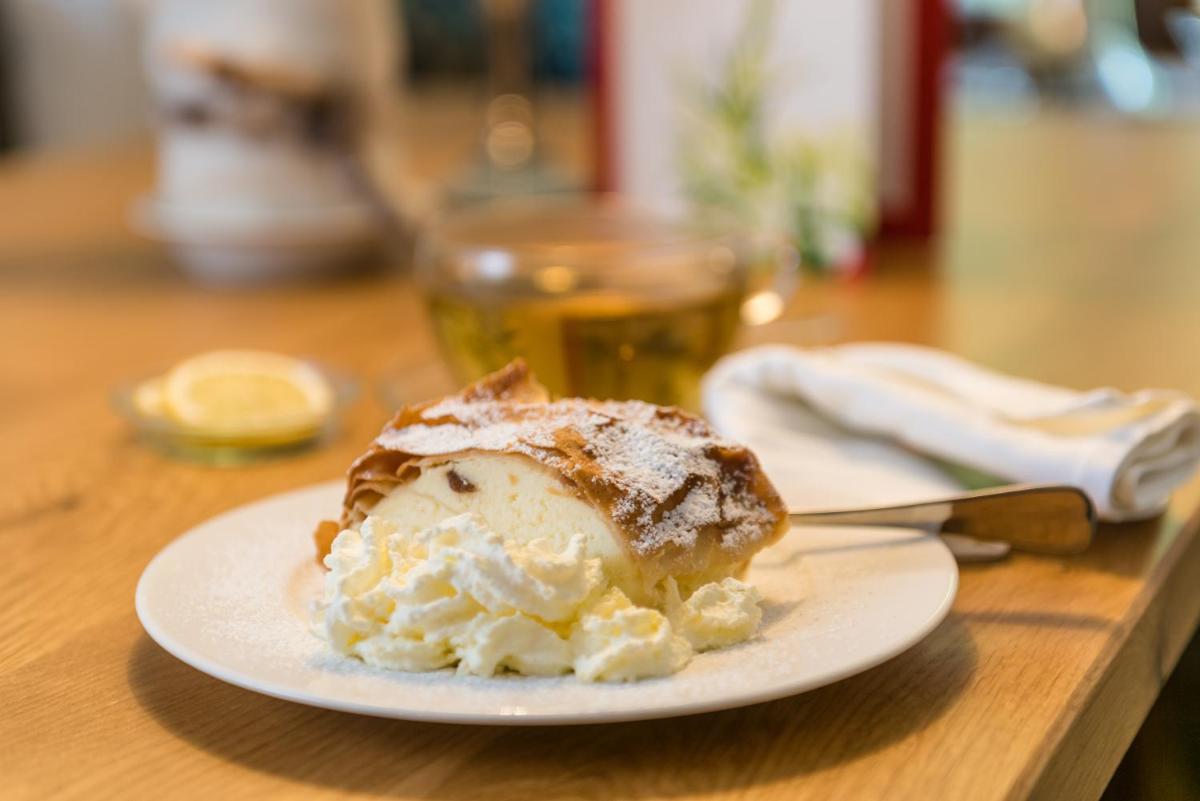 Schloss Prielau Hotel & Restaurants