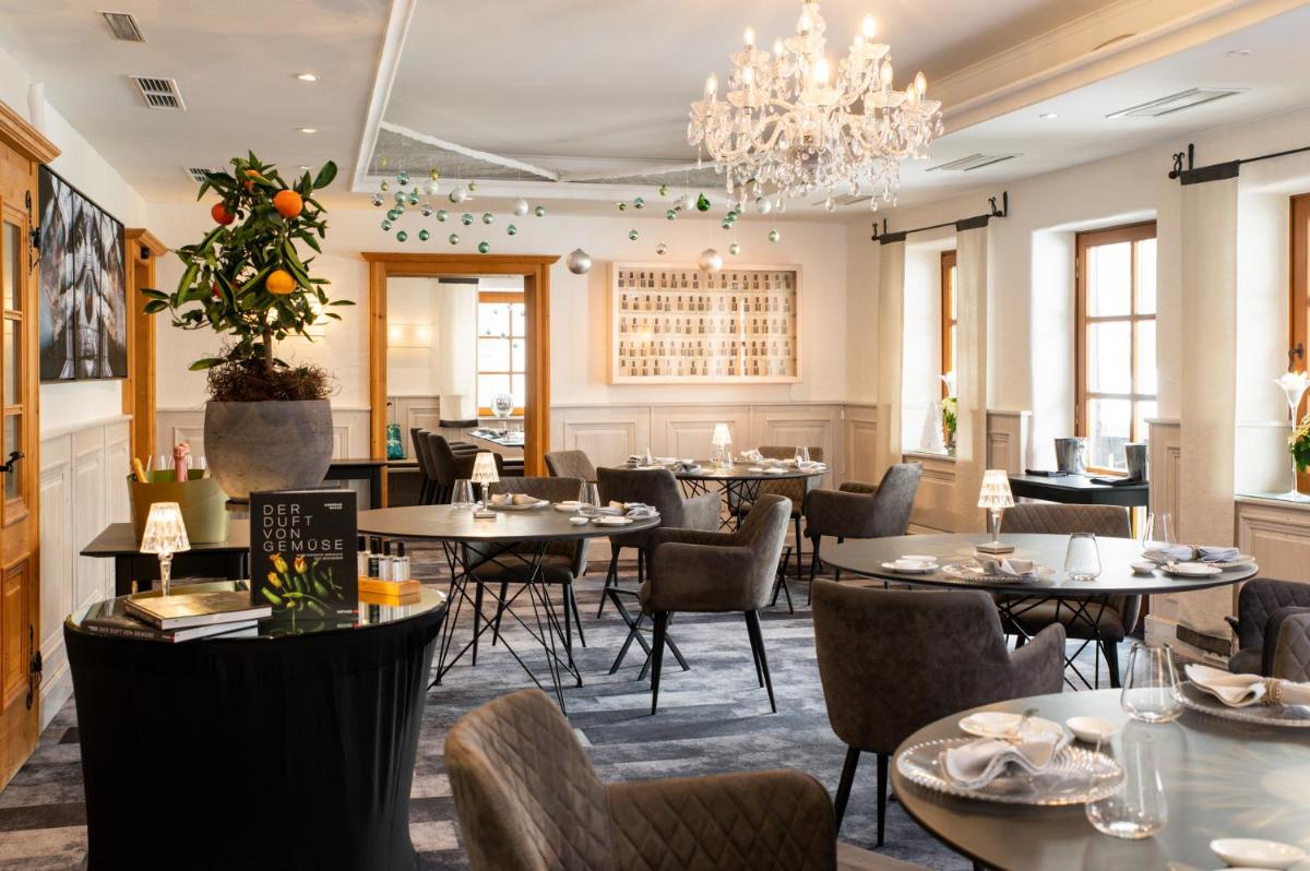 Schloss Prielau Hotel & Restaurants