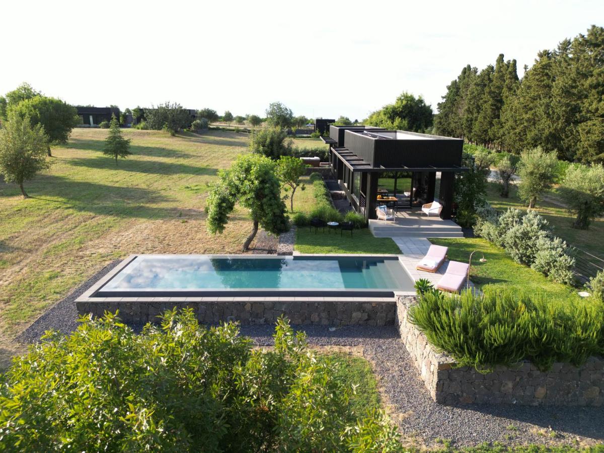 Scorzamara Country Lodges - Retreats with Private Pool or Jacuzzi