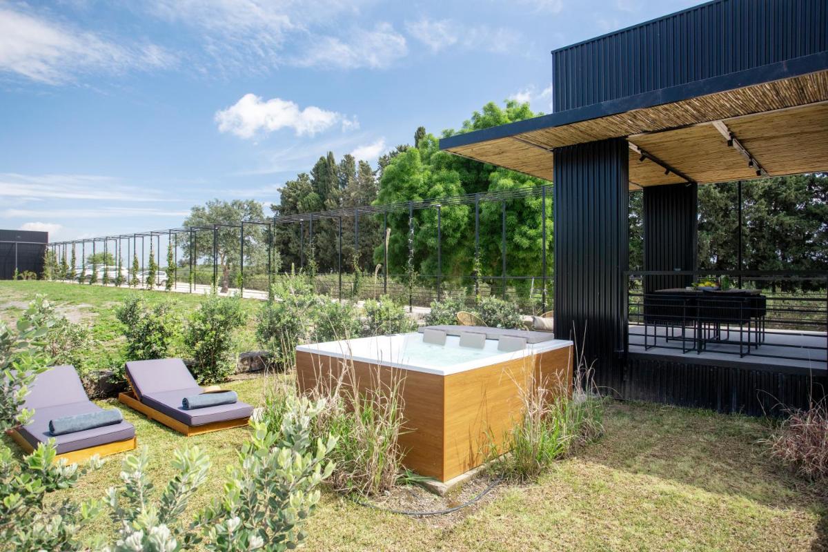 Scorzamara Country Lodges - Retreats with Private Pool or Jacuzzi