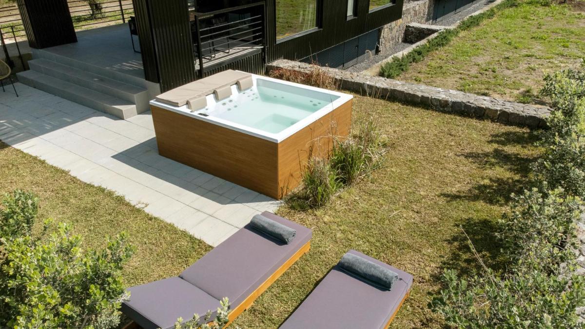 Scorzamara Country Lodges - Retreats with Private Pool or Jacuzzi