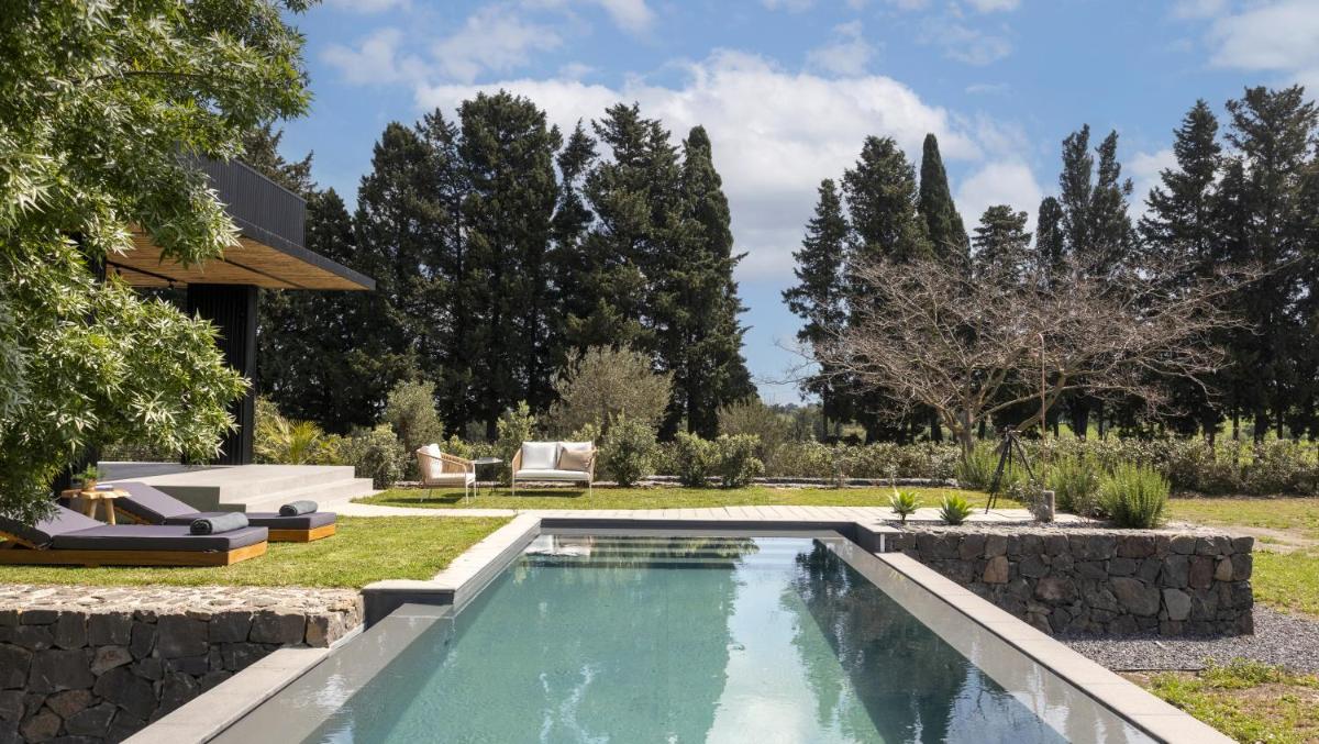 Scorzamara Country Lodges - Retreats with Private Pool or Jacuzzi