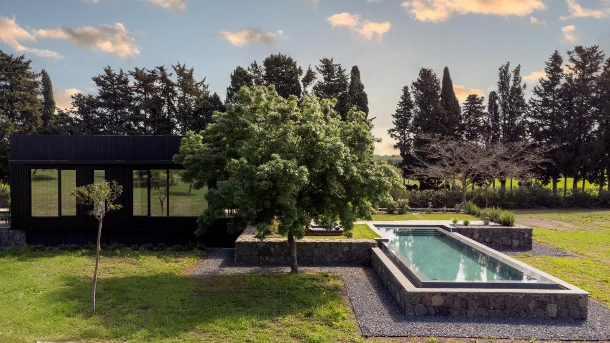Scorzamara Country Lodges - Retreats with Private Pool or Jacuzzi