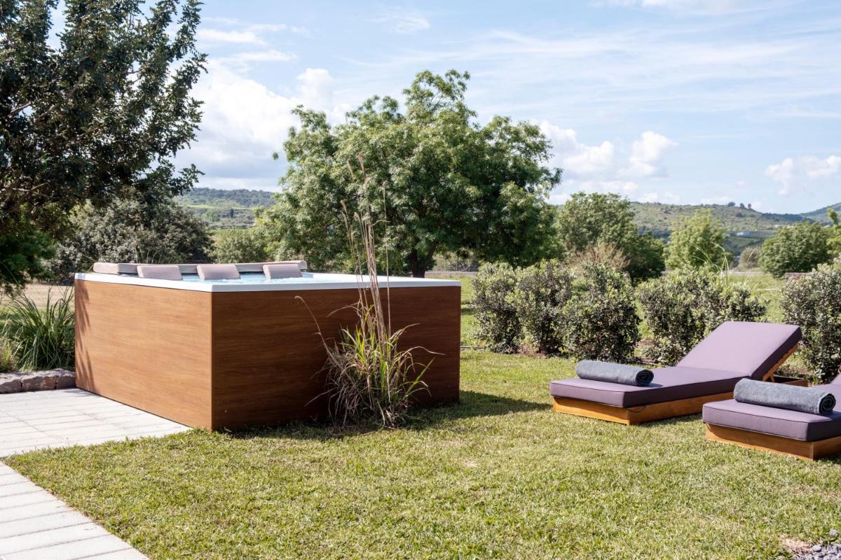 Scorzamara Country Lodges - Retreats with Private Pool or Jacuzzi