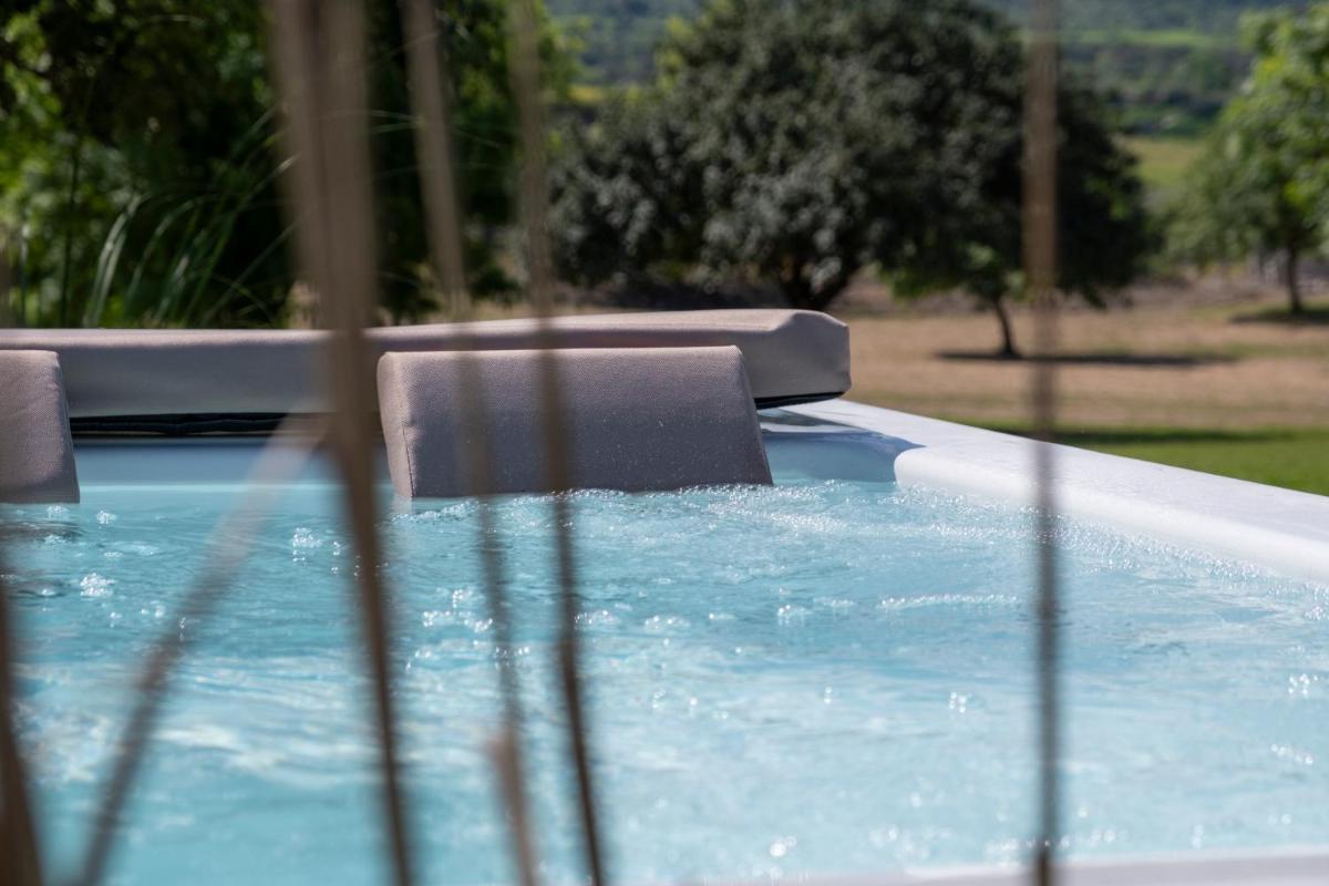 Scorzamara Country Lodges - Retreats with Private Pool or Jacuzzi