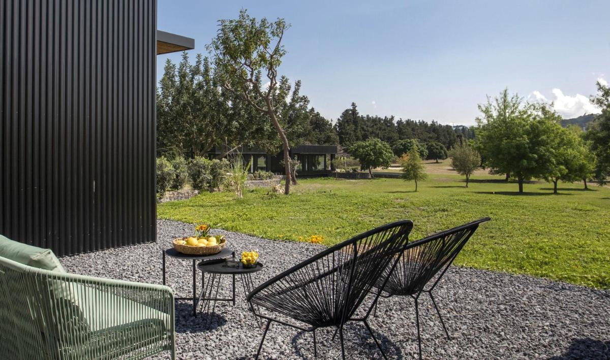 Scorzamara Country Lodges - Retreats with Private Pool or Jacuzzi