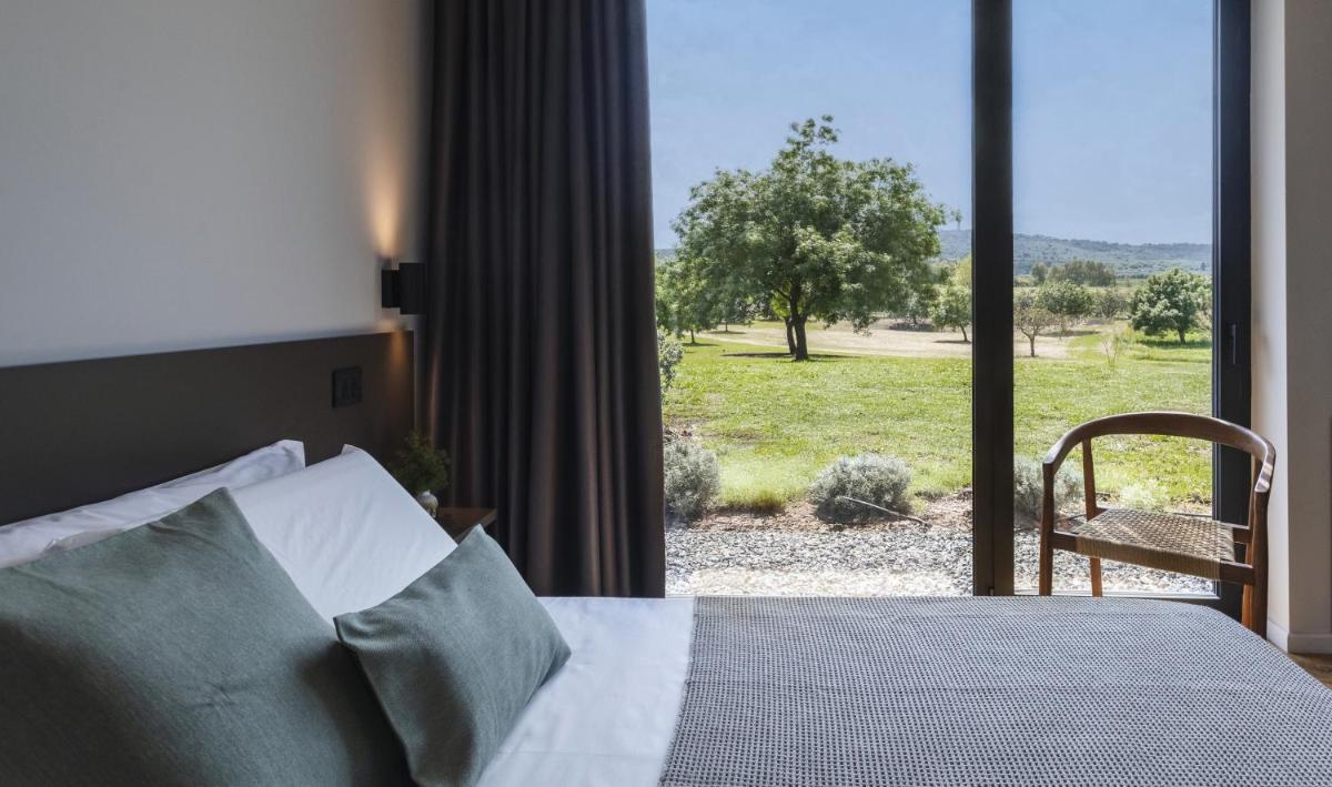 Scorzamara Country Lodges - Retreats with Private Pool or Jacuzzi