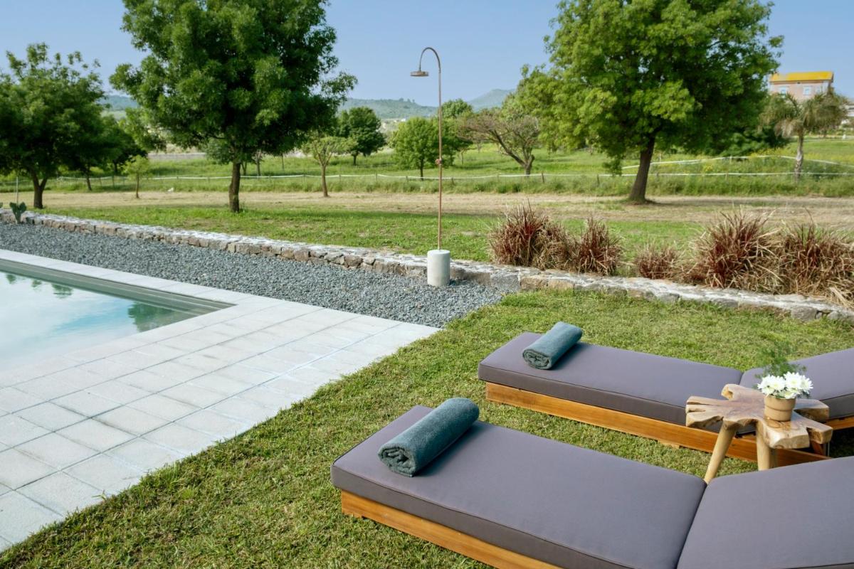 Scorzamara Country Lodges - Retreats with Private Pool or Jacuzzi