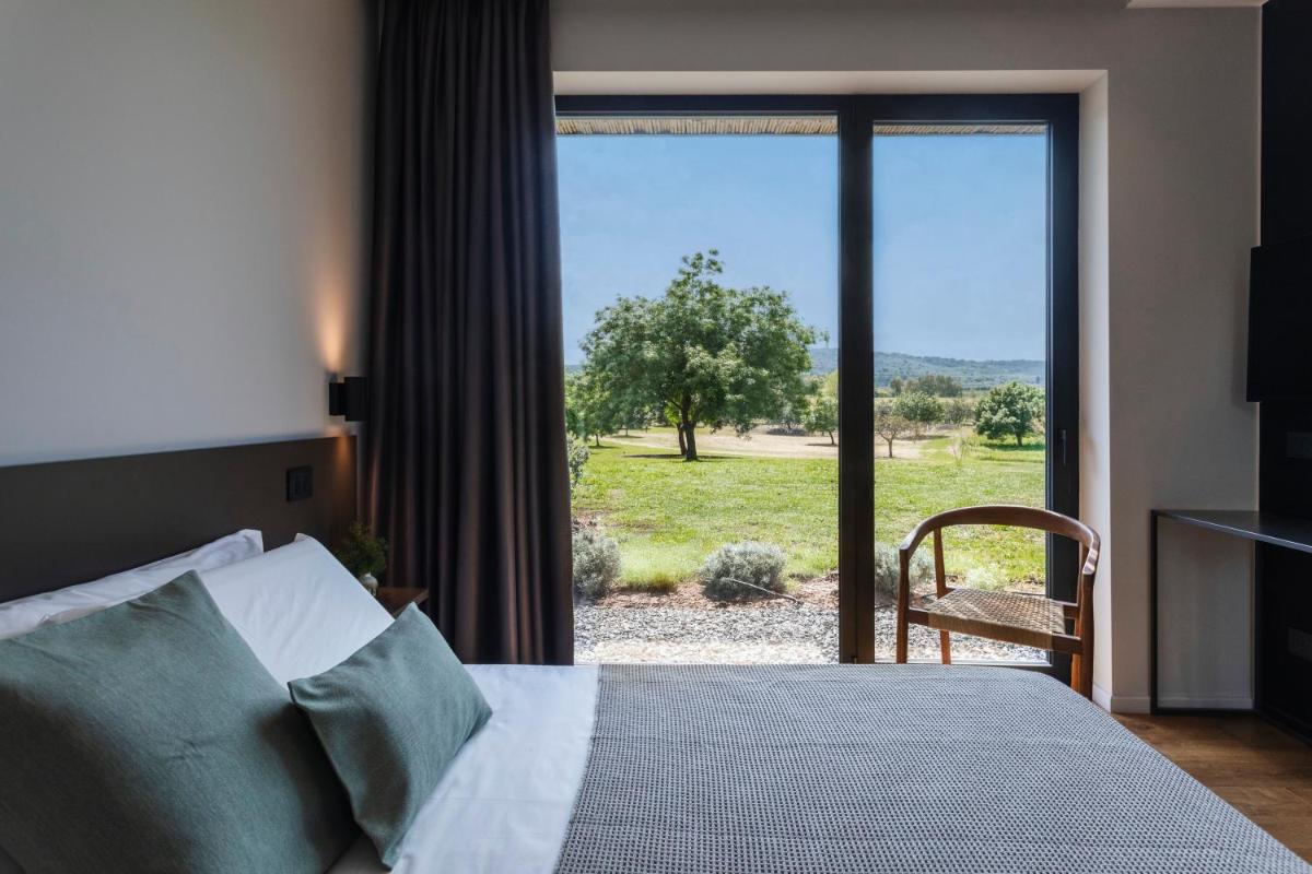 Scorzamara Country Lodges - Retreats with Private Pool or Jacuzzi