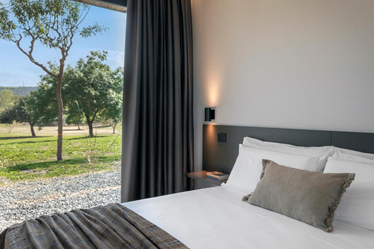 Scorzamara Country Lodges - Retreats with Private Pool or Jacuzzi