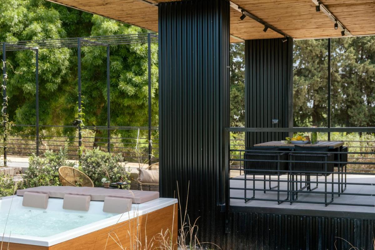Scorzamara Country Lodges - Retreats with Private Pool or Jacuzzi