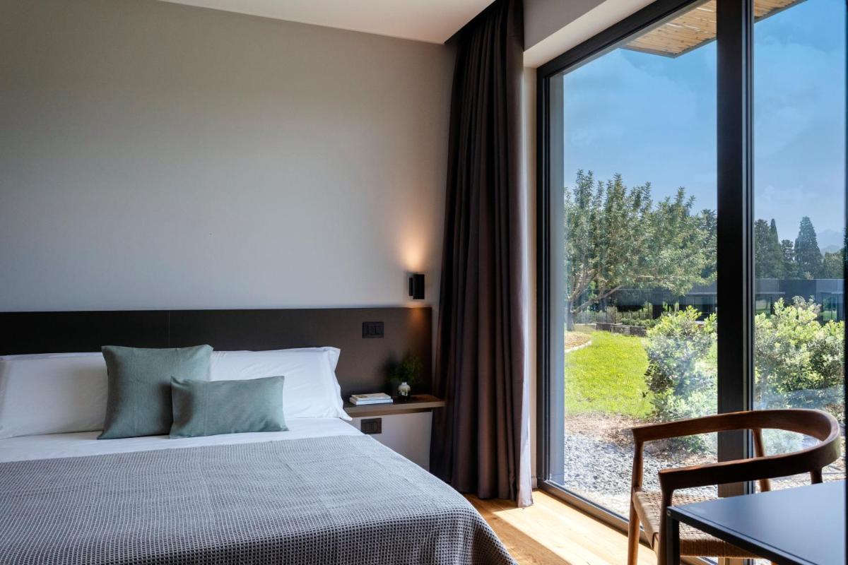 Scorzamara Country Lodges - Retreats with Private Pool or Jacuzzi