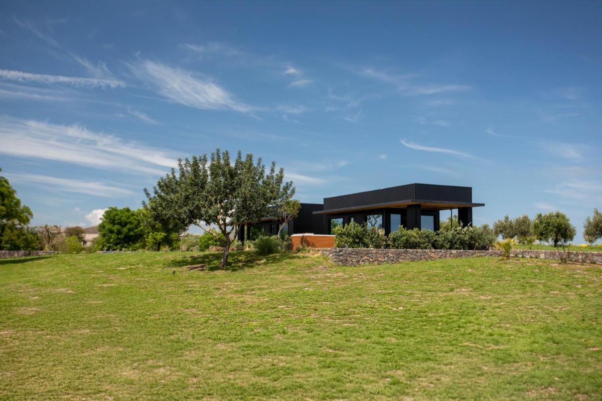 Scorzamara Country Lodges - Retreats with Private Pool or Jacuzzi