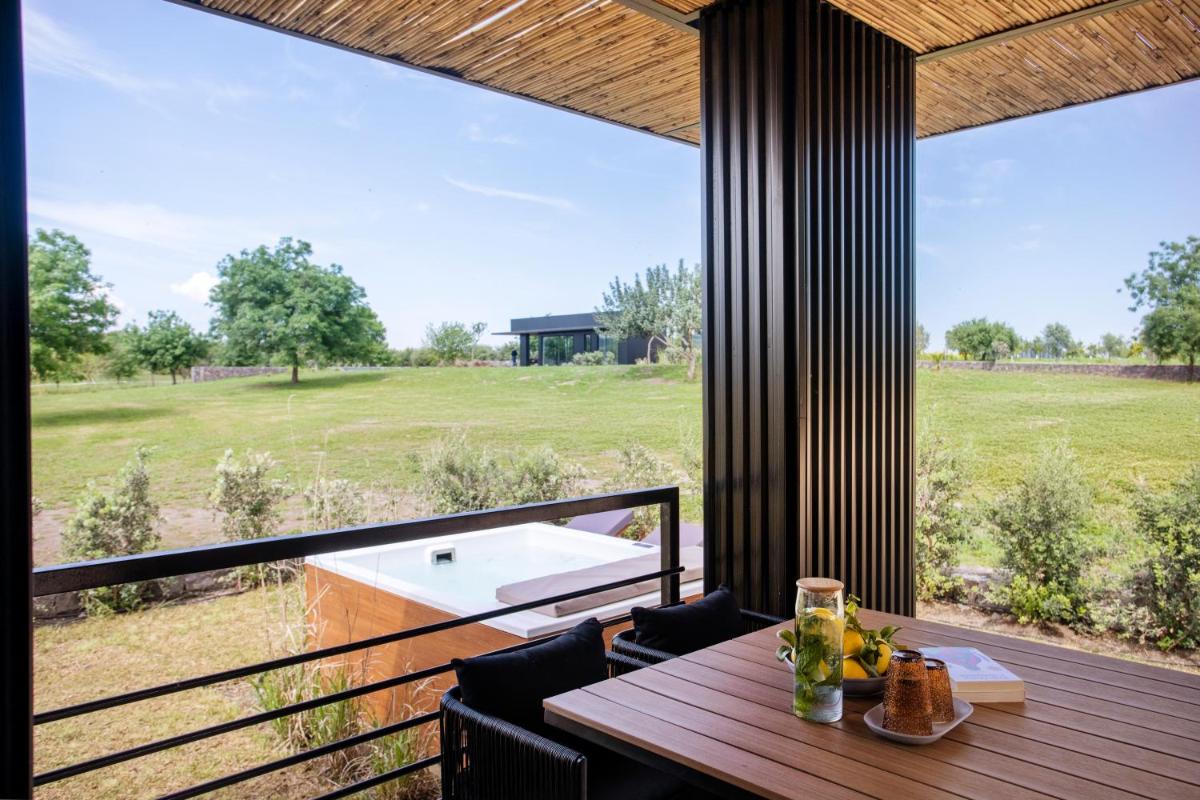 Scorzamara Country Lodges - Retreats with Private Pool or Jacuzzi