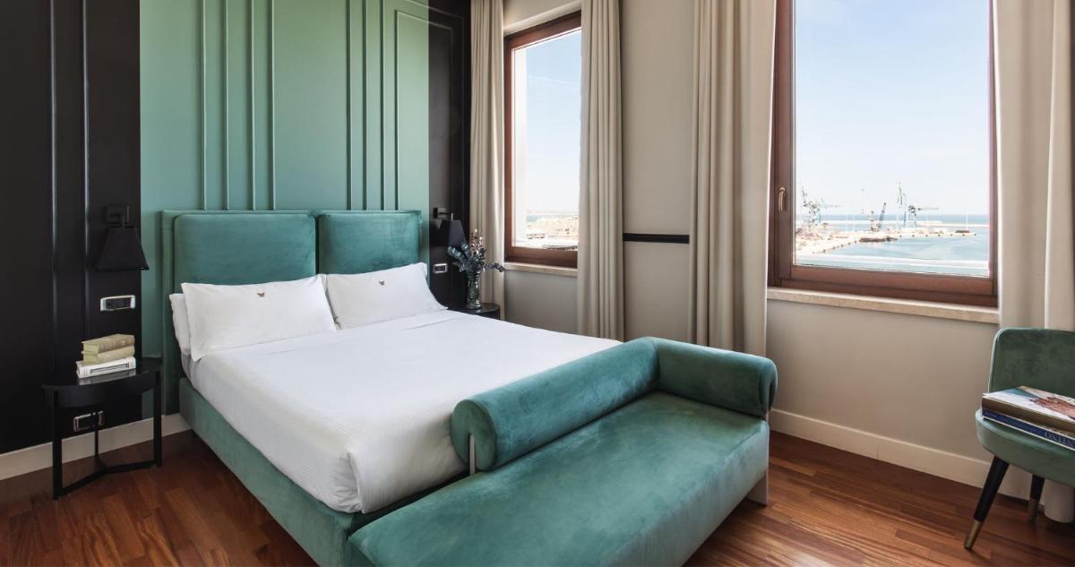 SeePort Hotel