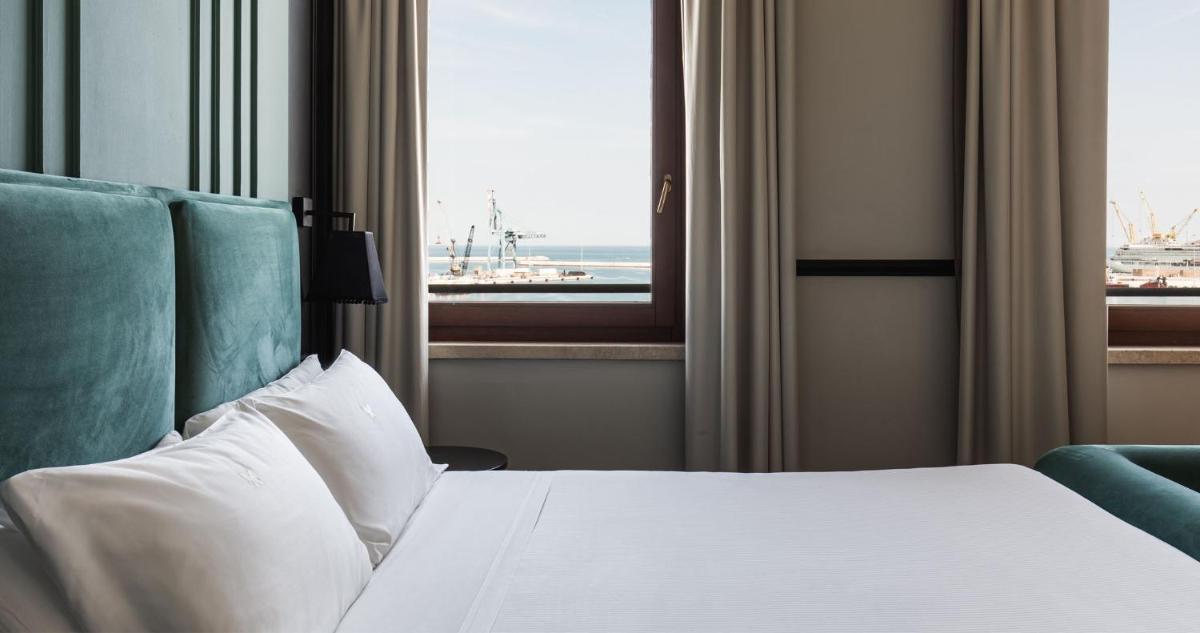 SeePort Hotel