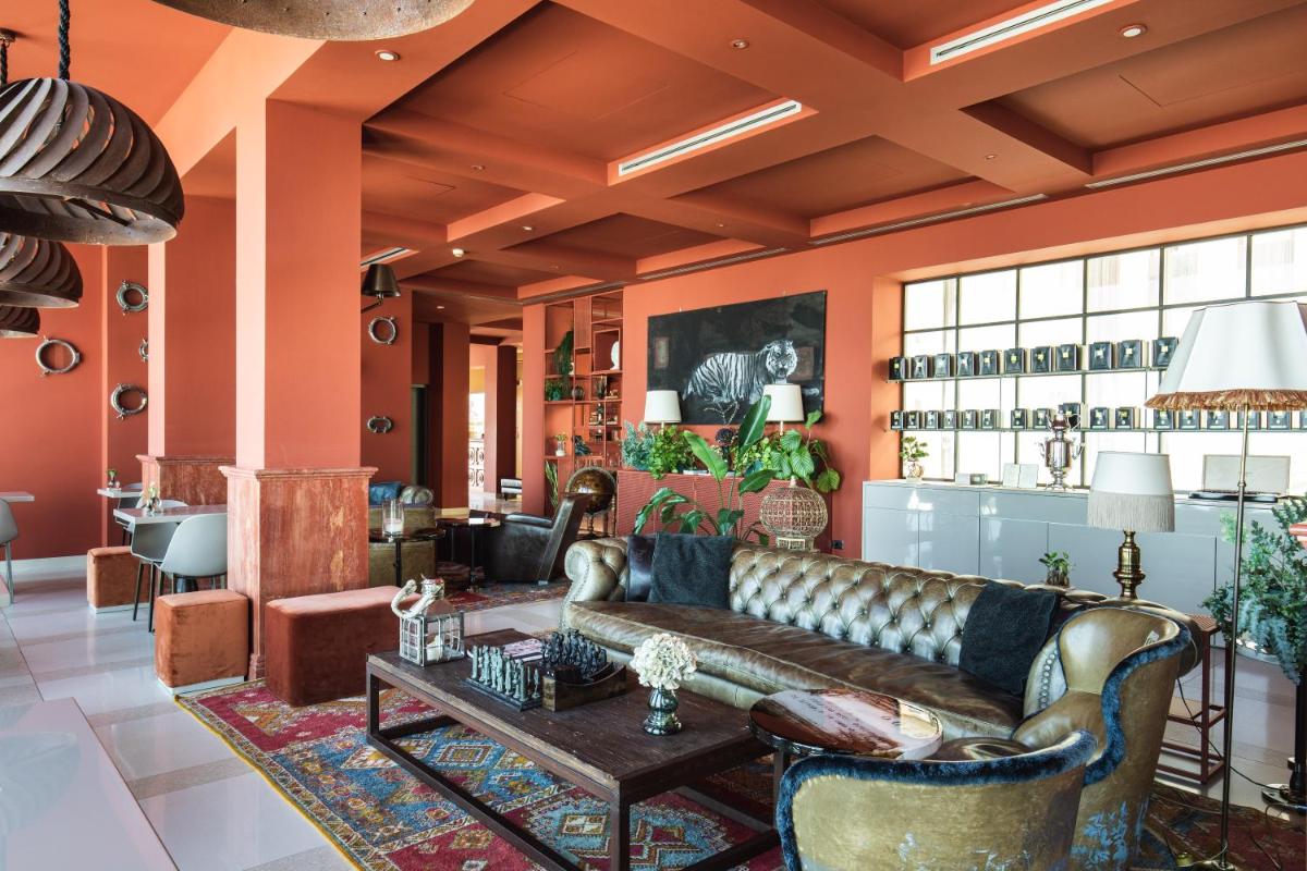 SeePort Hotel