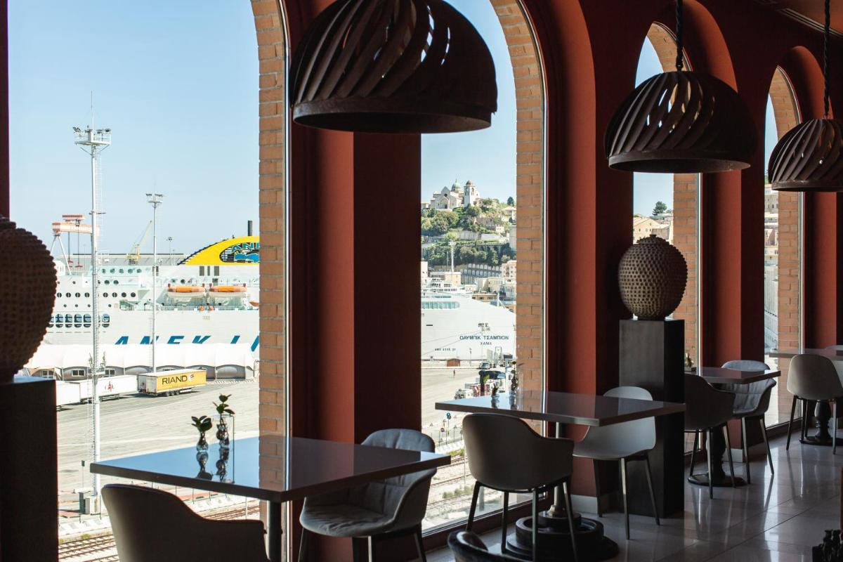 SeePort Hotel