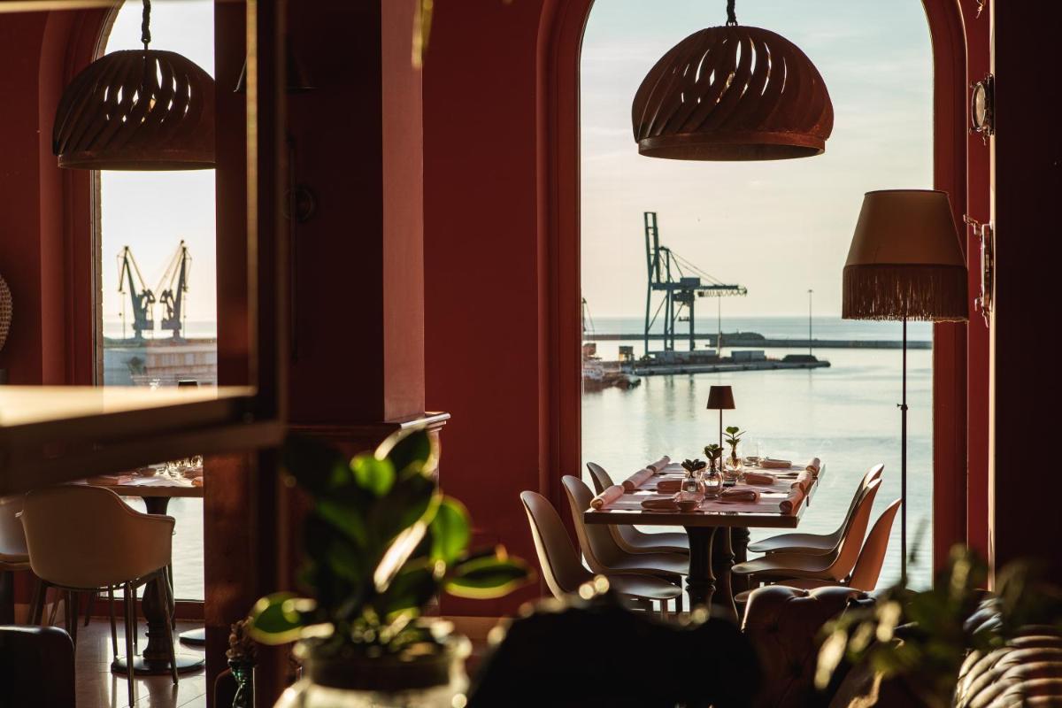 SeePort Hotel