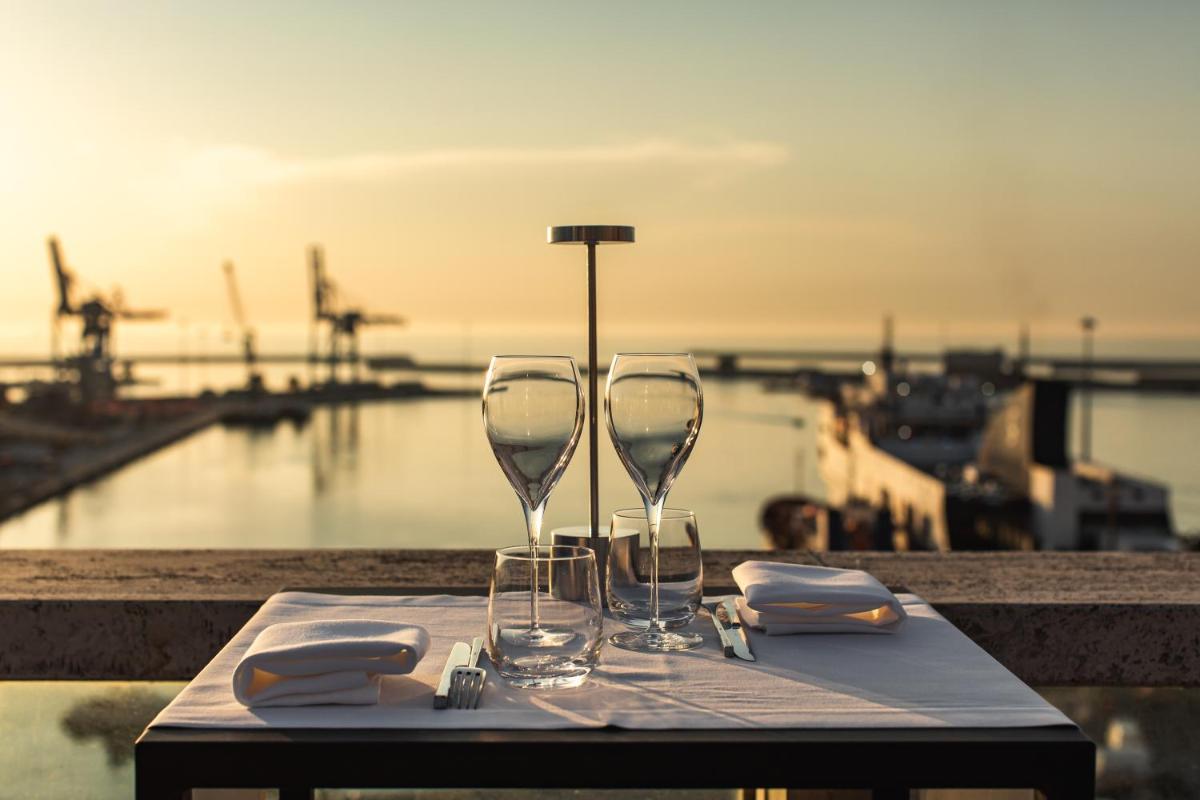 SeePort Hotel