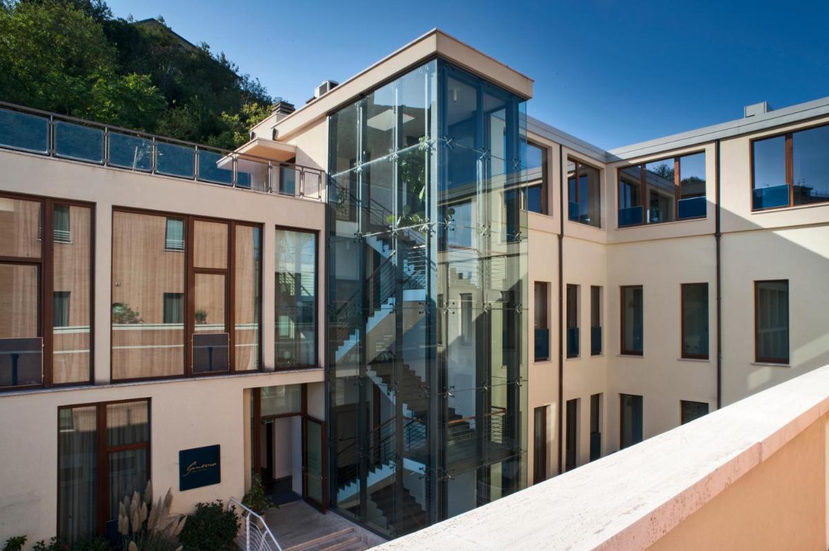 SeePort Hotel