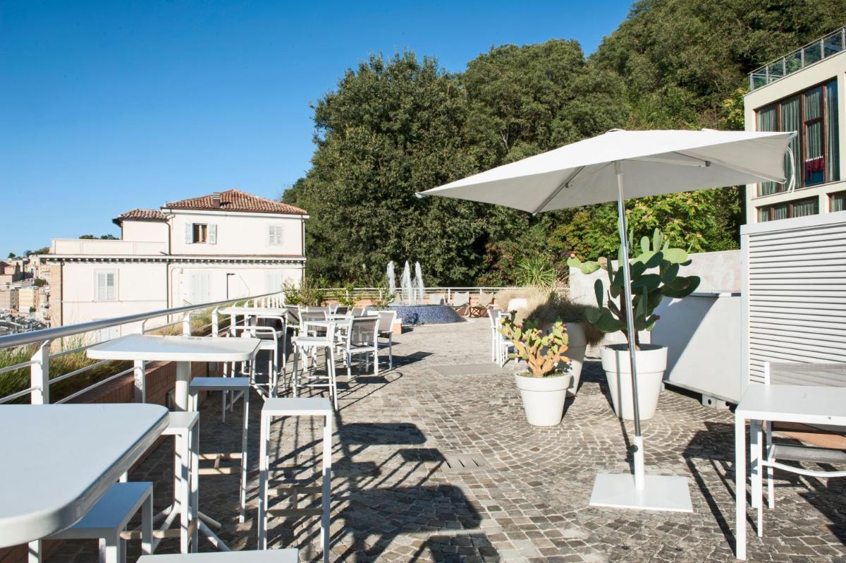 SeePort Hotel