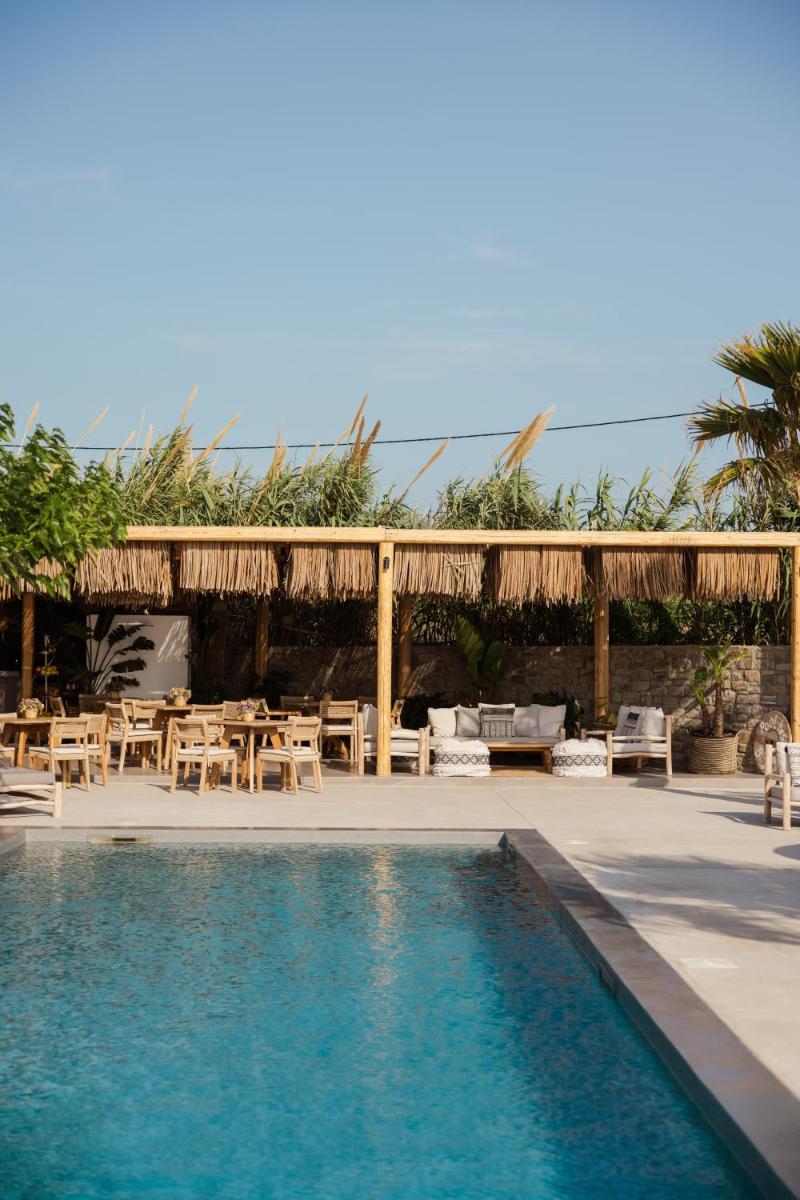 Seesoo Paros Beachfront Resort