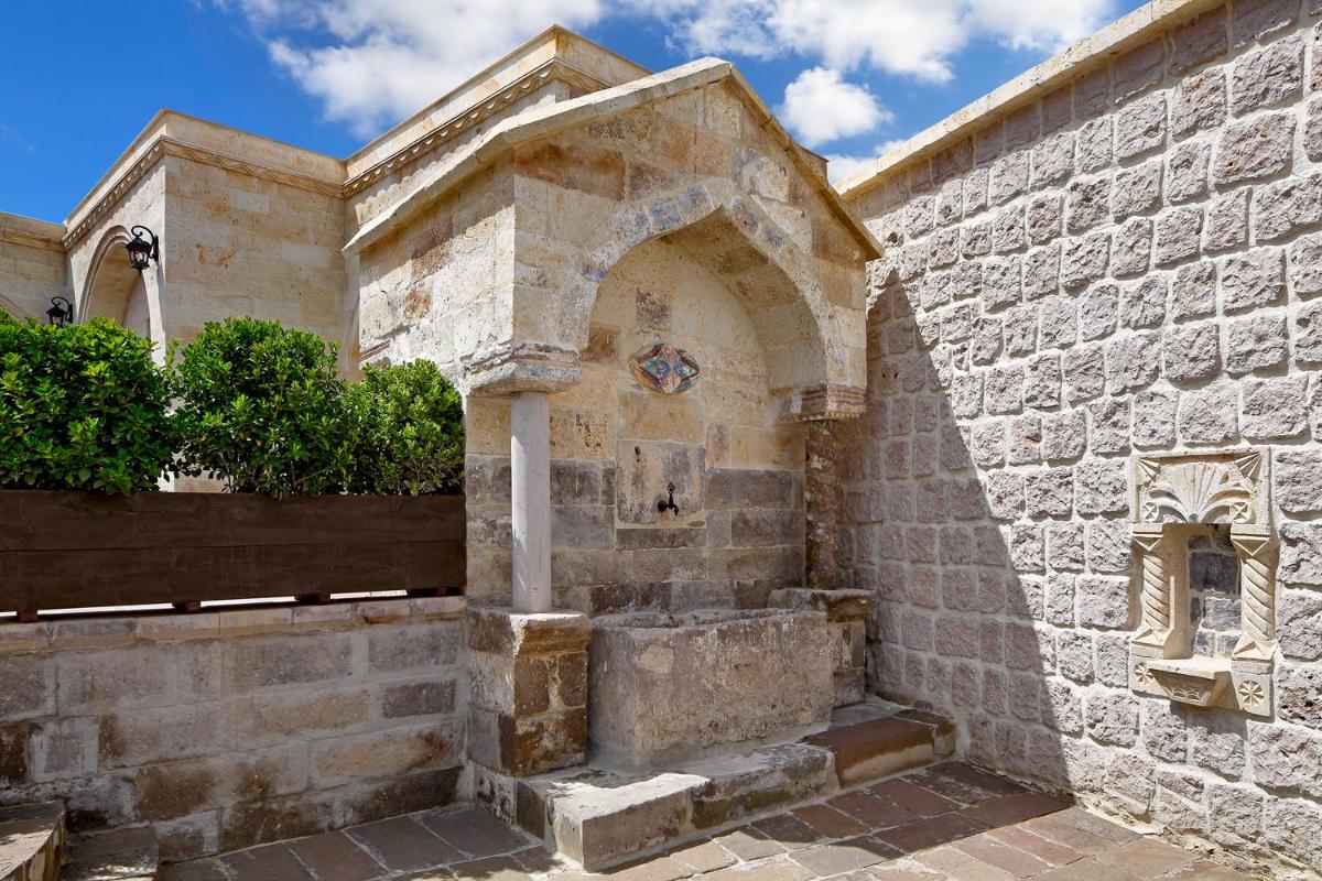 Seraphim Cave Suites & SPA