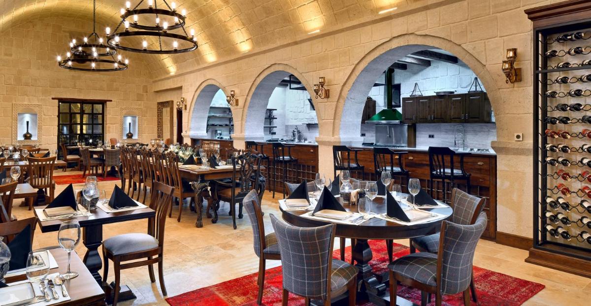 Seraphim Cave Suites & SPA