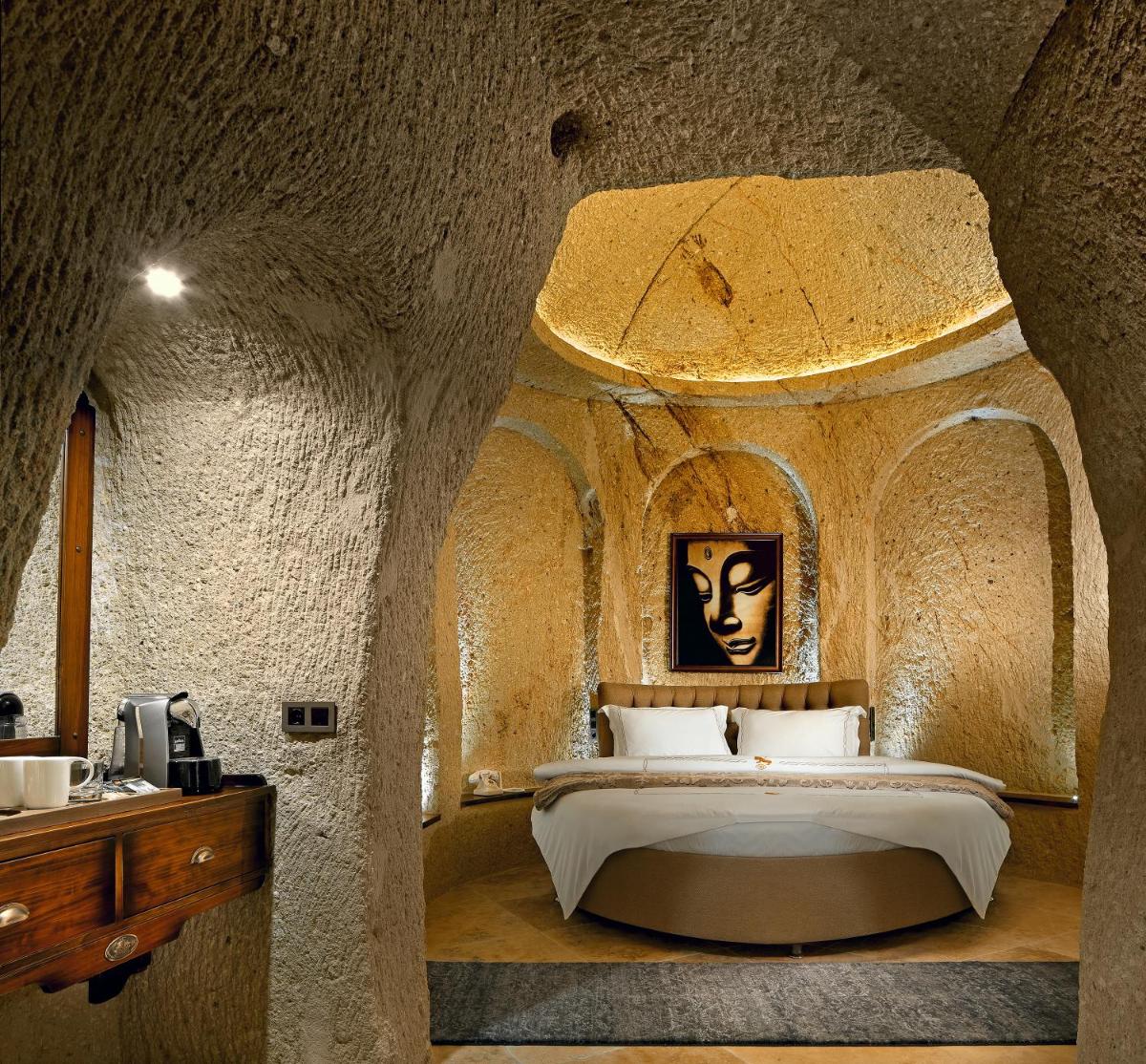 Seraphim Cave Suites & SPA