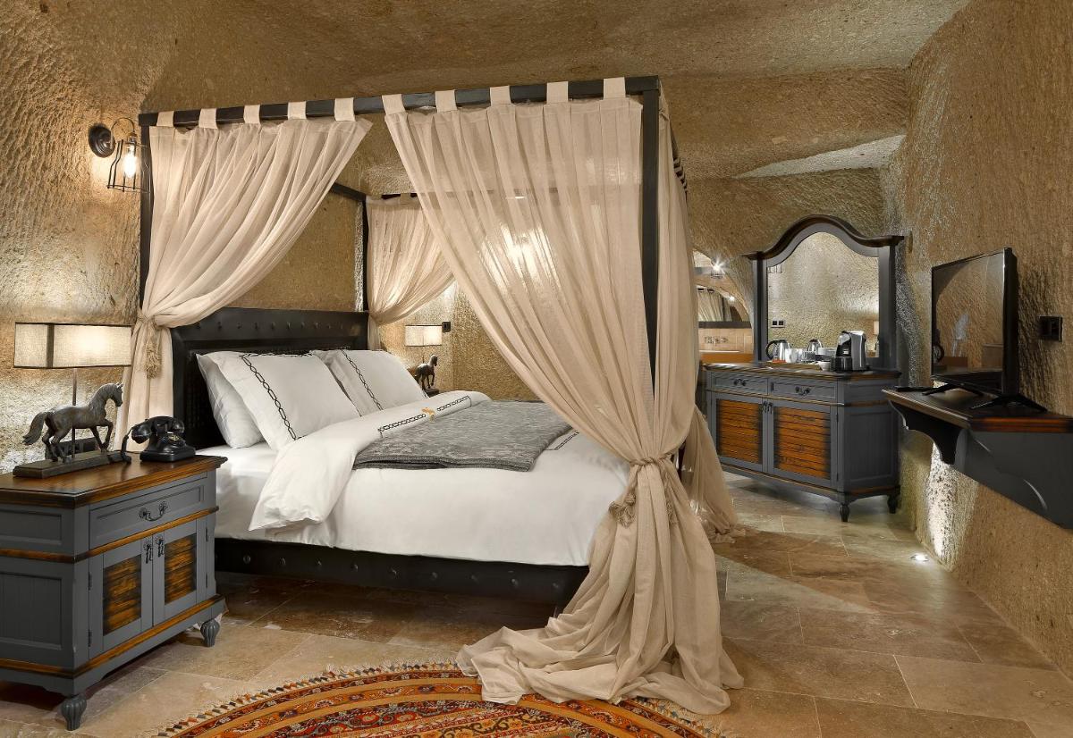 Seraphim Cave Suites & SPA