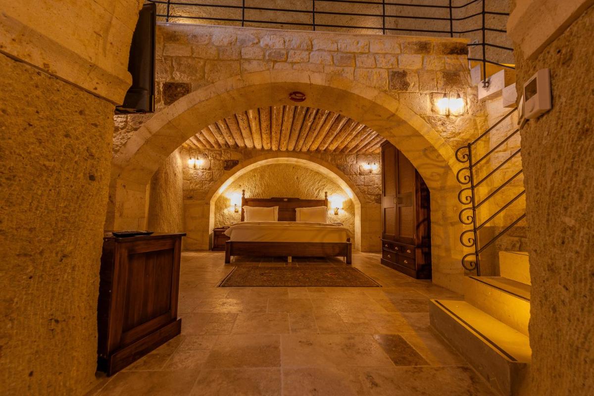 Seraphim Cave Suites & SPA
