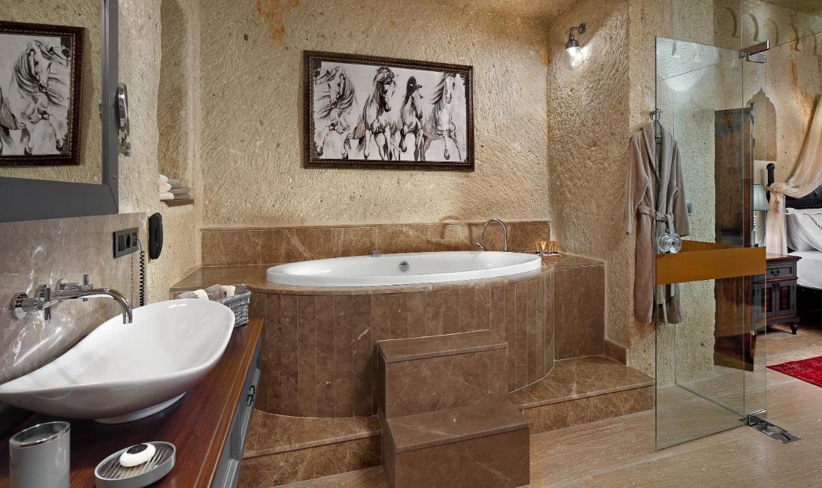 Seraphim Cave Suites & SPA