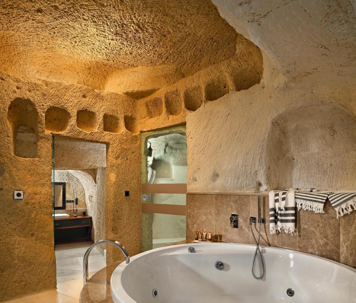 Seraphim Cave Suites & SPA