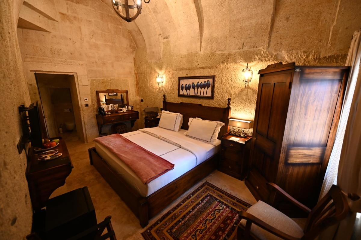 Seraphim Cave Suites & SPA