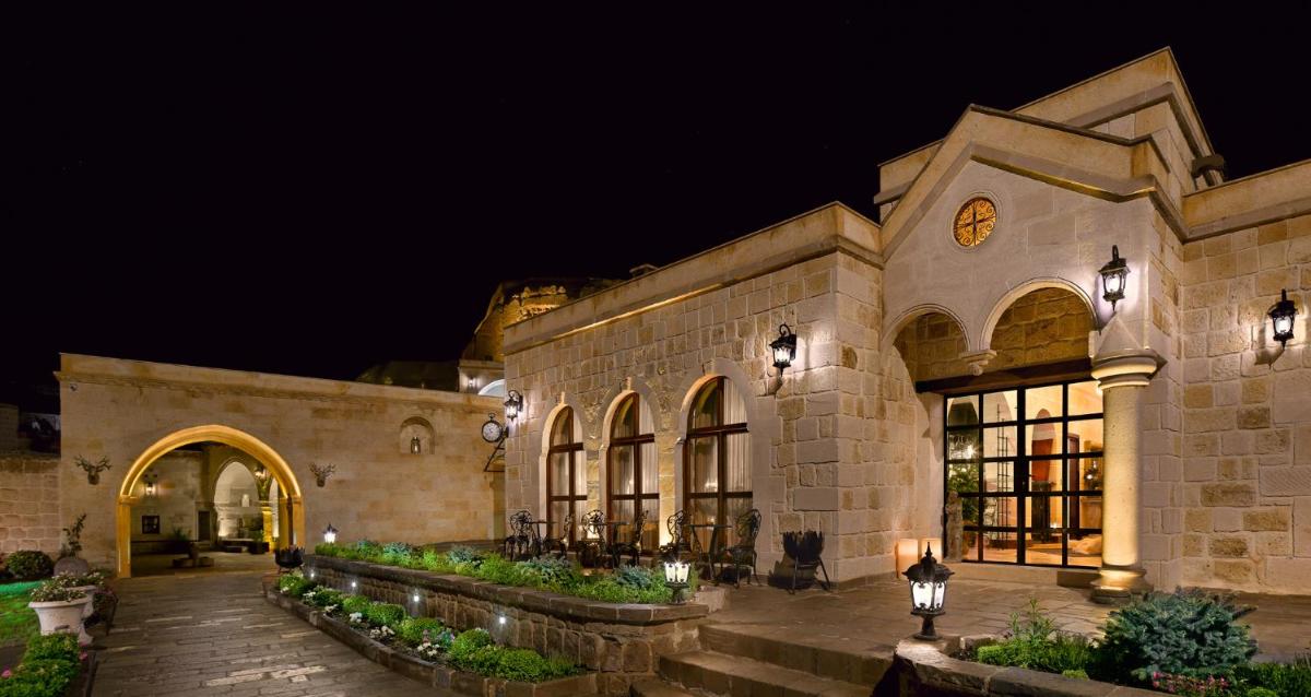 Seraphim Cave Suites & SPA