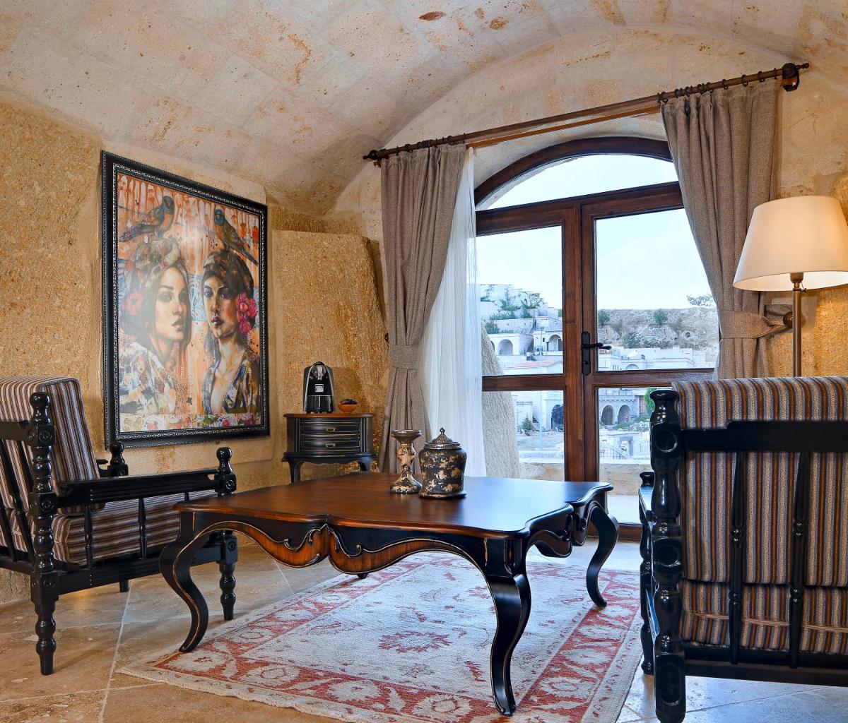 Seraphim Cave Suites & SPA