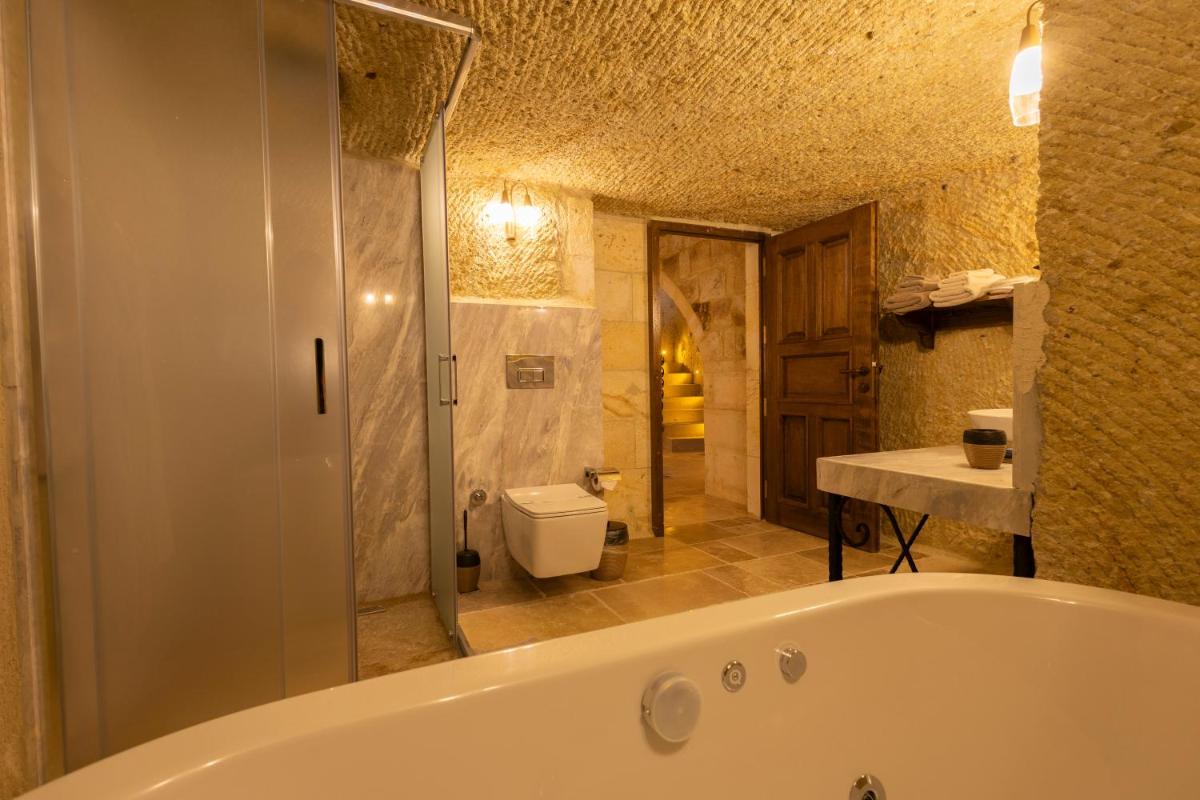 Seraphim Cave Suites & SPA
