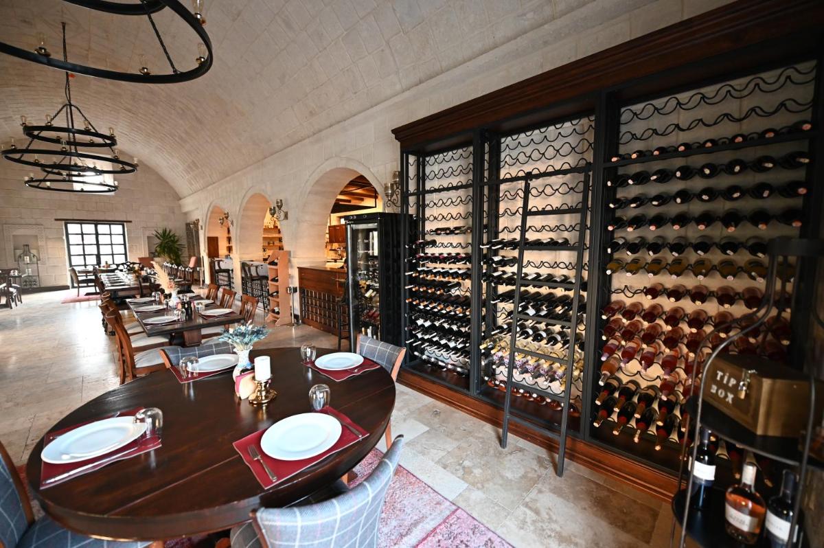 Seraphim Cave Suites & SPA