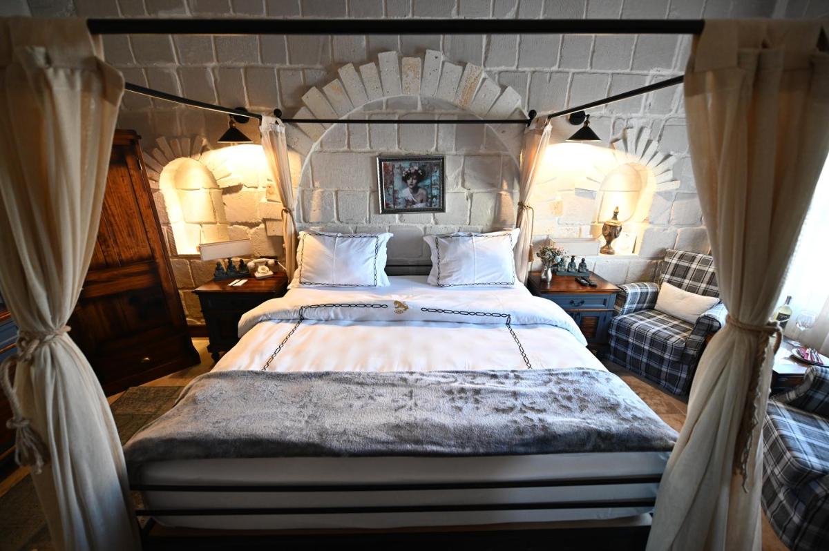 Seraphim Cave Suites & SPA