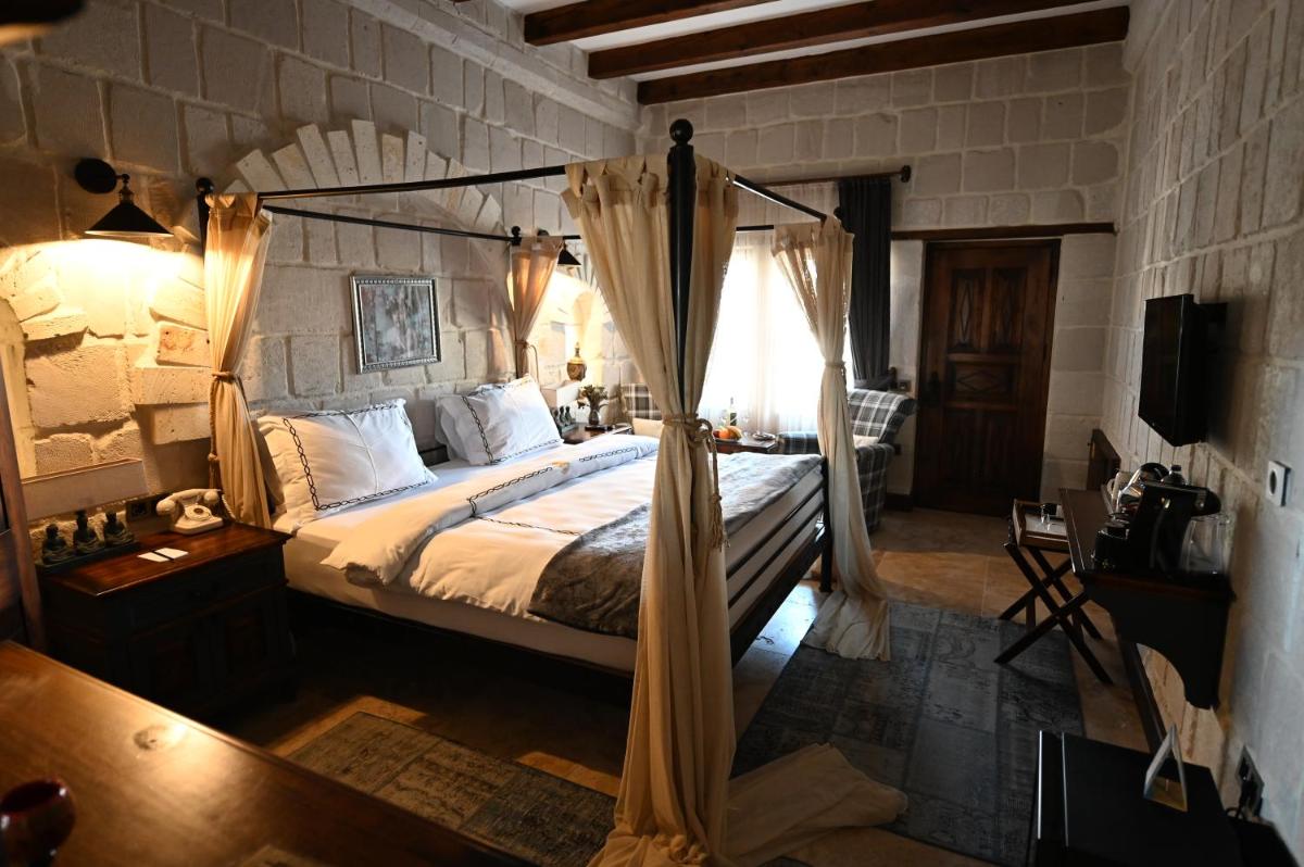 Seraphim Cave Suites & SPA