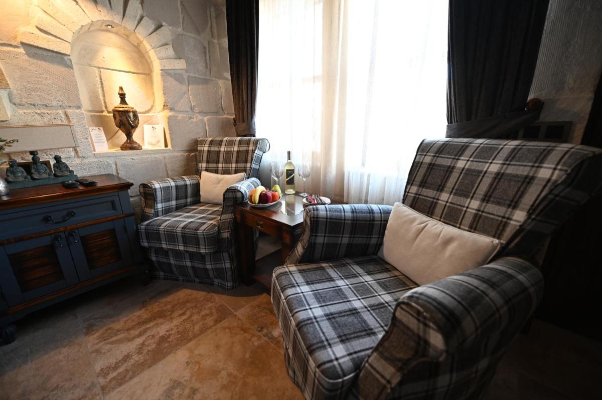 Seraphim Cave Suites & SPA