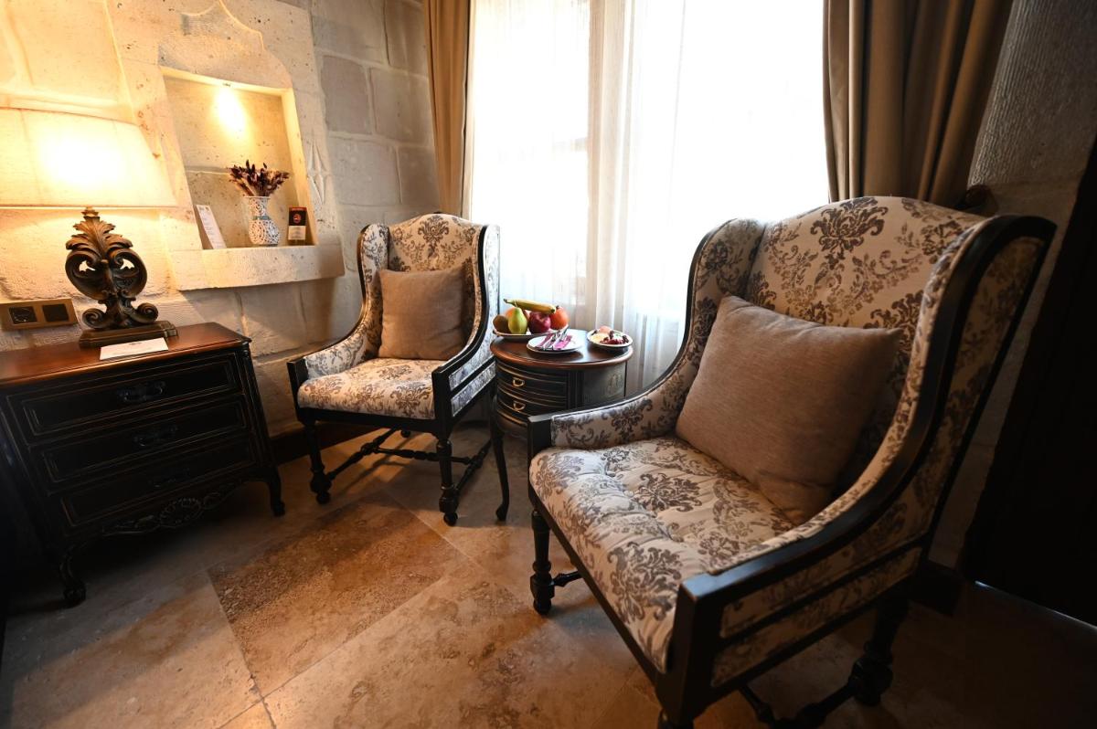 Seraphim Cave Suites & SPA