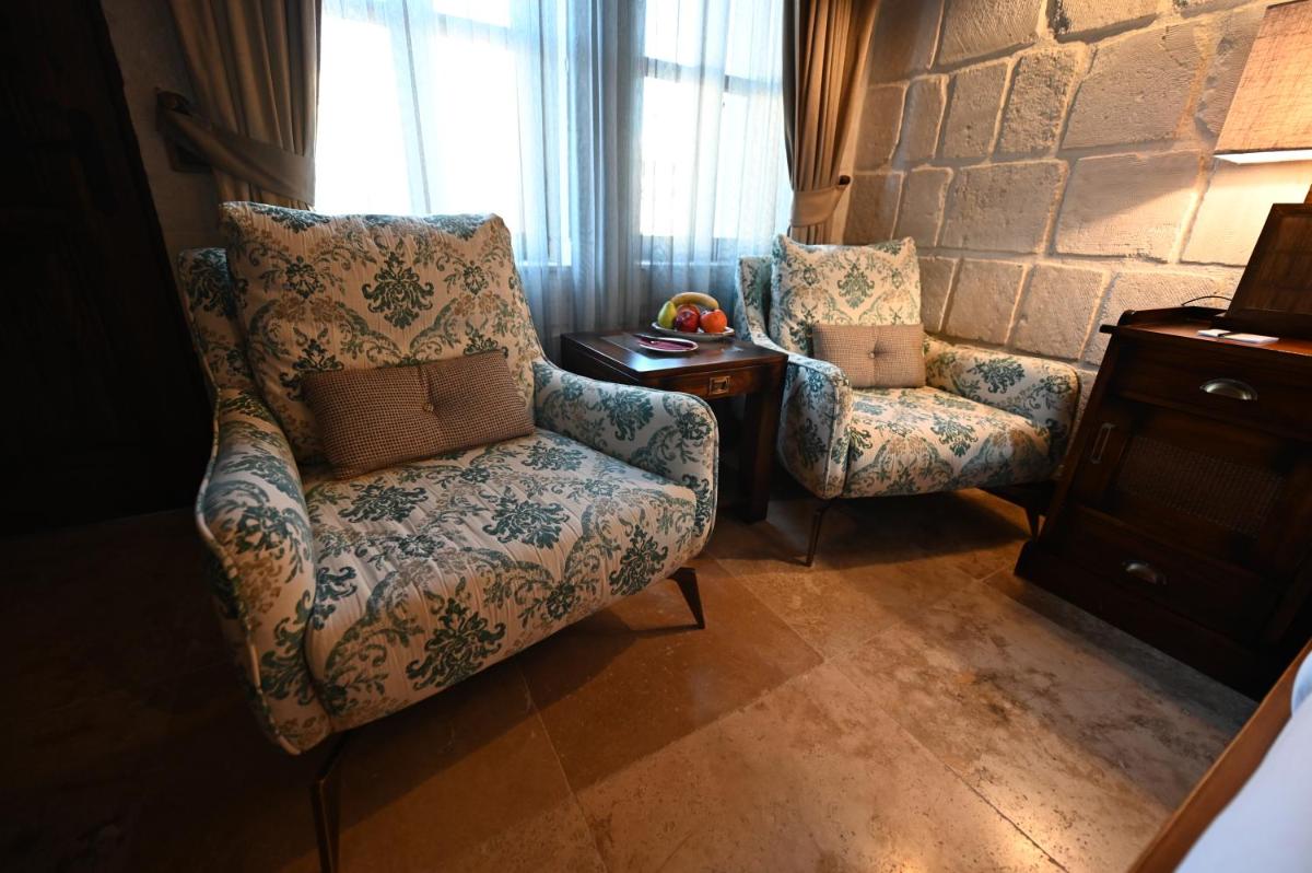 Seraphim Cave Suites & SPA